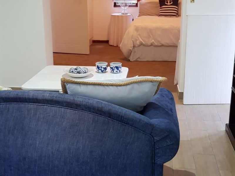 Upmarket Chic Garden Cottage in Prime Locale - Photo 4