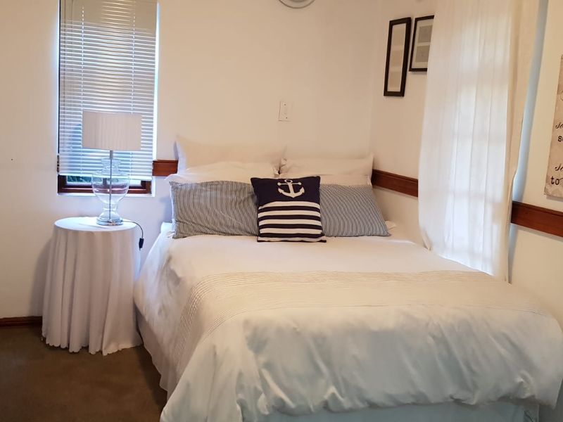 Upmarket Chic Garden Cottage in Prime Locale - Photo 6