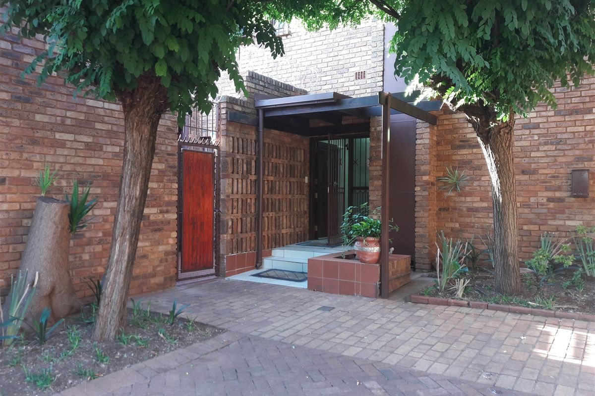 Luxurius space ina piceless position! - Photo 2