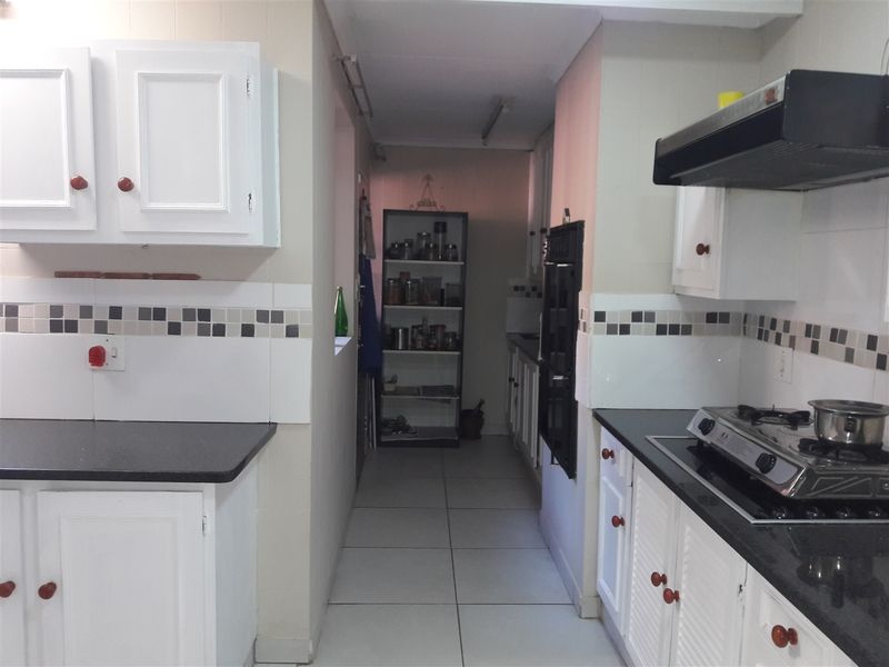 The Darling of Hatfield Townhouses - Drastic Reduction - Photo 8