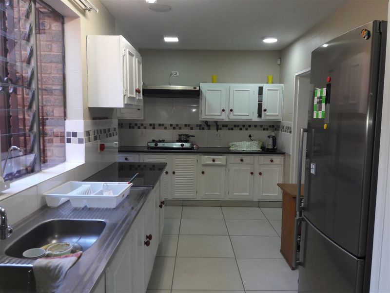 The Darling of Hatfield Townhouses - Drastic Reduction - Photo 7