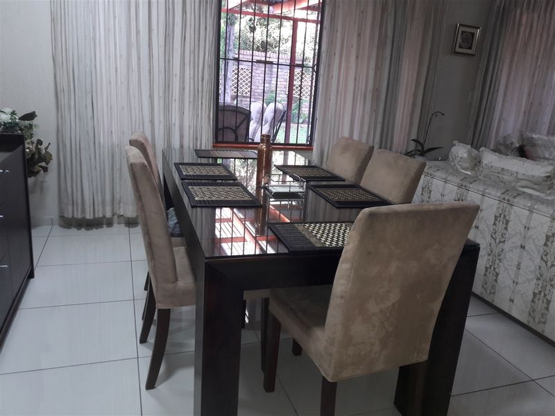 The Darling of Hatfield Townhouses - Drastic Reduction - Photo 5