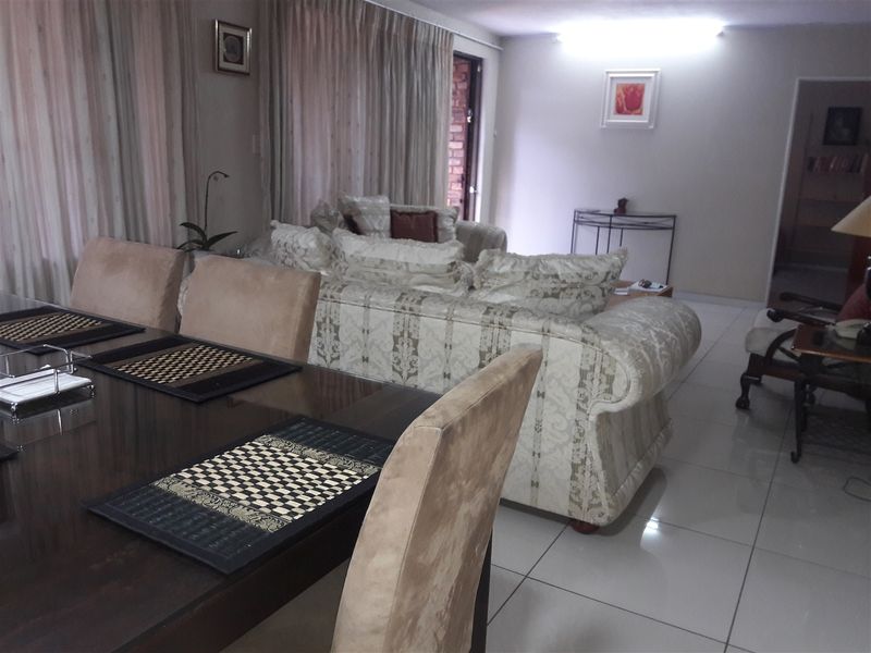 The Darling of Hatfield Townhouses - Drastic Reduction - Photo 4