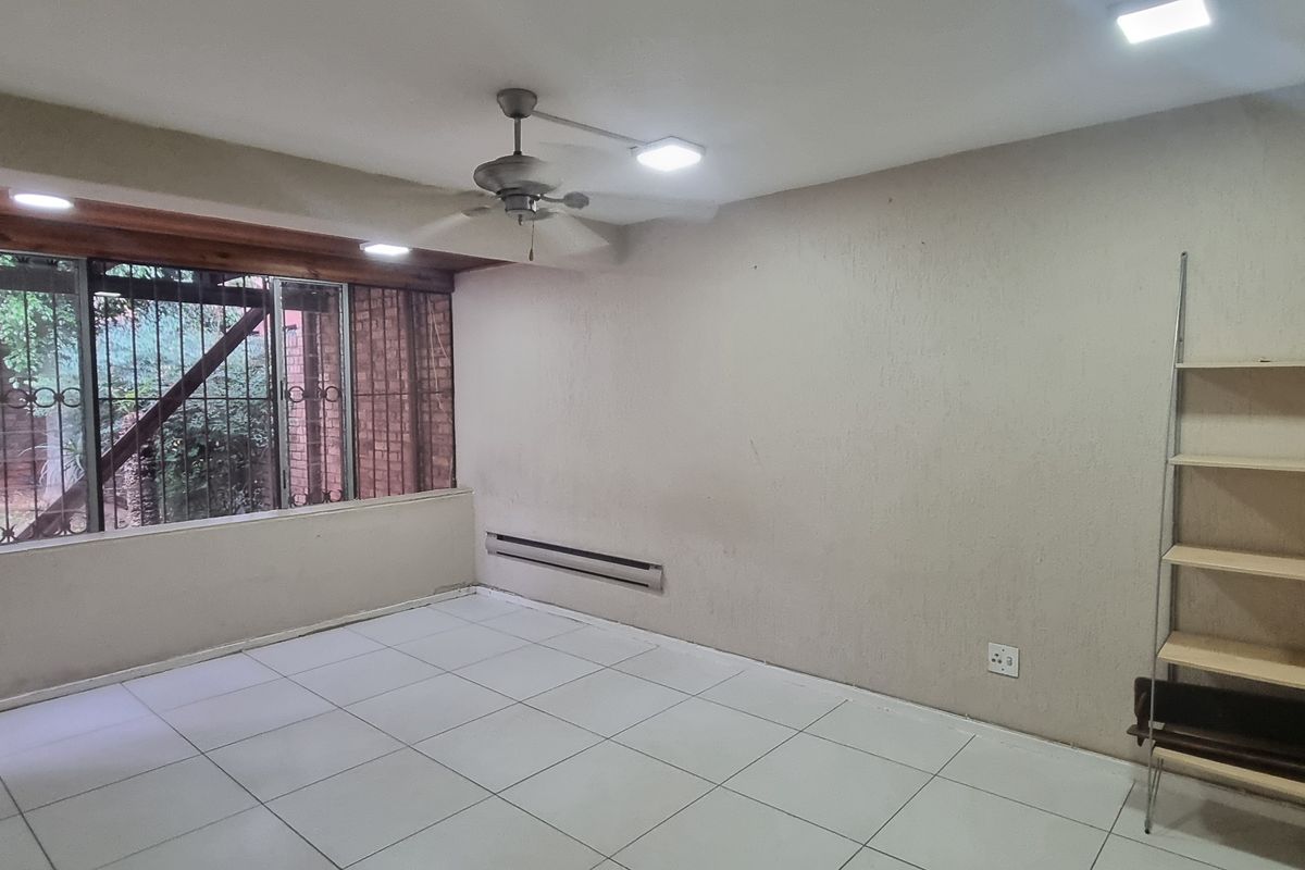 Luxurius space ina piceless position! - Photo 3