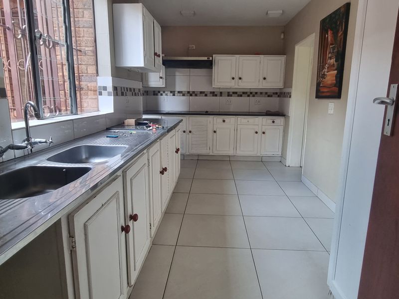 Luxurious space in a priceless position! - Photo 9