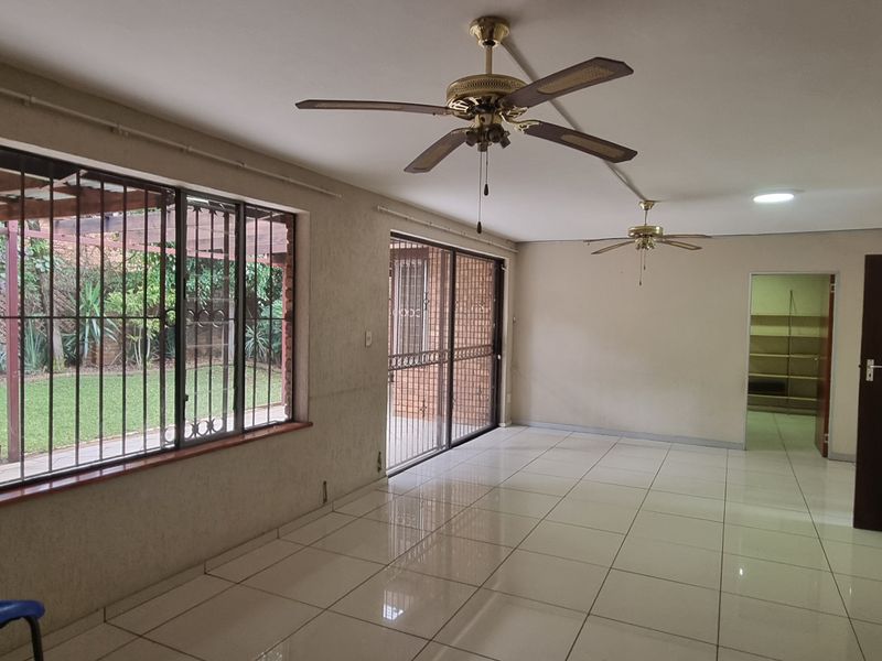 Luxurious space in a priceless position! - Photo 7