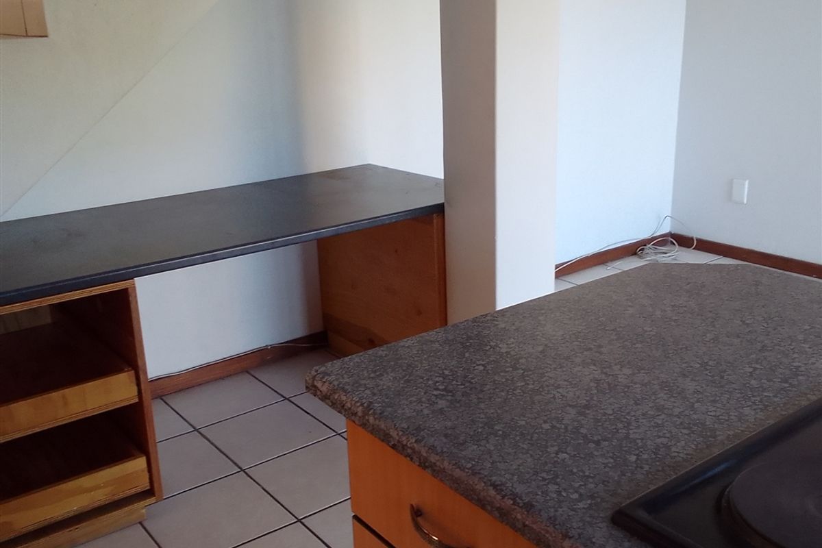 Spotless Duplex Unit with Balcony and Workstation - Photo 4