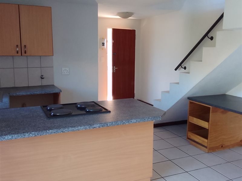 Spotless Duplex Unit with Balcony and Workstation - Photo 5