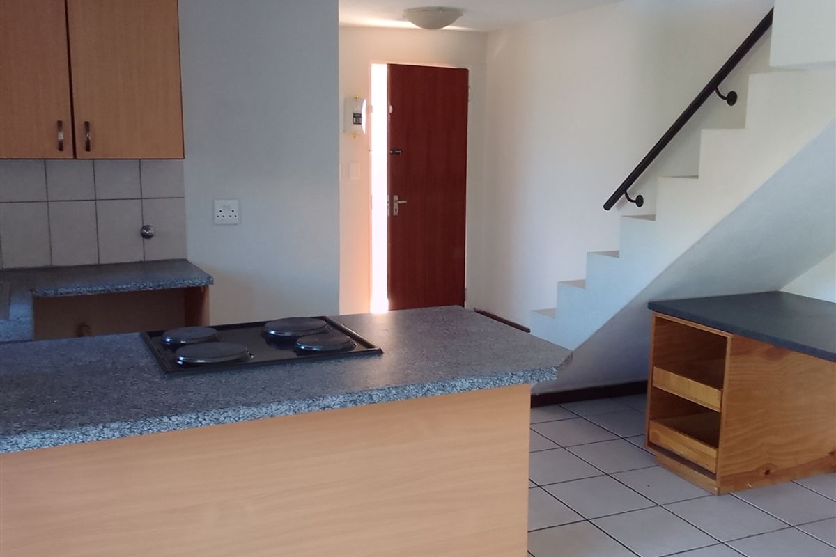 Spotless Duplex Unit with Balcony and Workstation - Photo 5