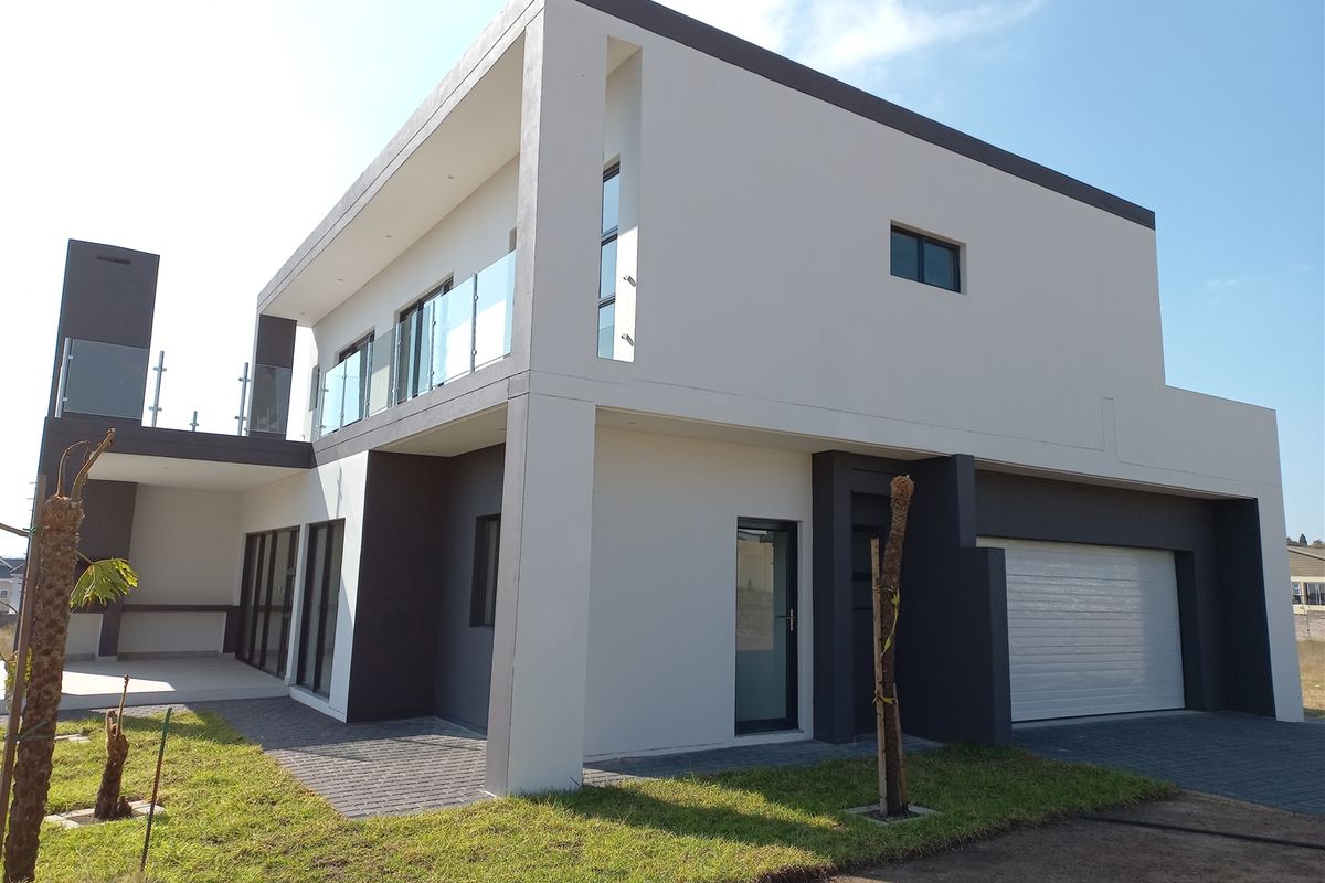 Ultra modern 4 bedroom Full title - Photo 2