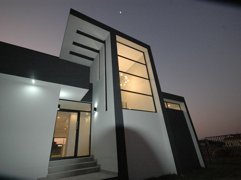 Ultra modern 3  bedroom Full Title Home in Secure Estate - Photo 2
