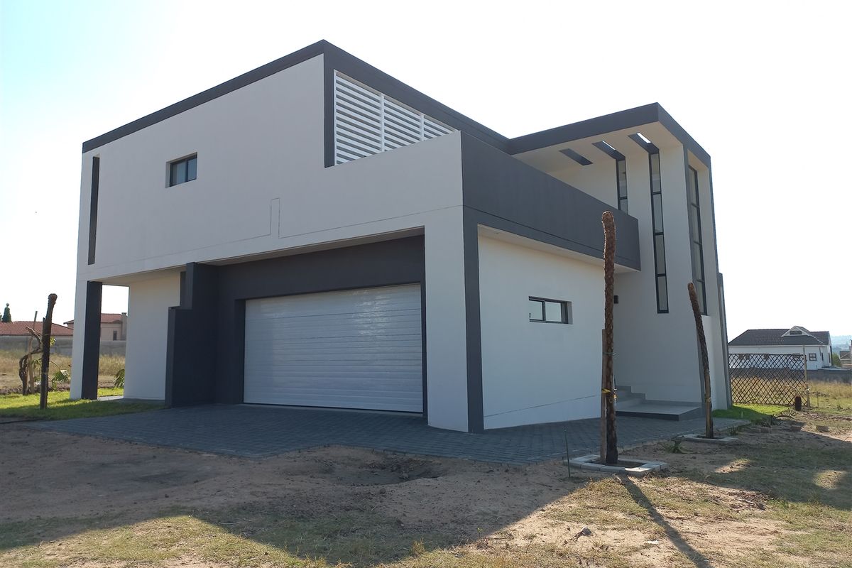 Ultra modern 3  bedroom Full Title Home in Secure Estate - Photo 3