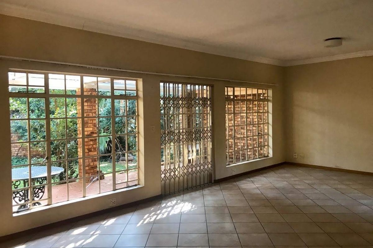 BARGAIN: Two houses for the price of one in Safe Waterkloof - Photo 3