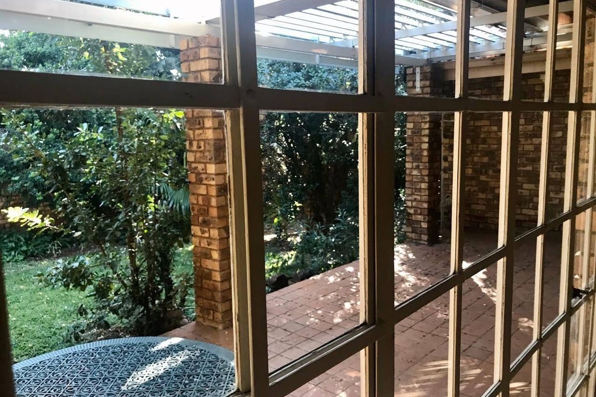 BARGAIN: Two houses for the price of one in Safe Waterkloof - Photo 4