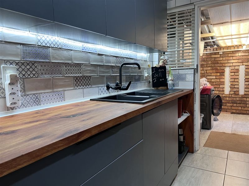 Perfect Simplex in Retirement Village ! - Photo 9