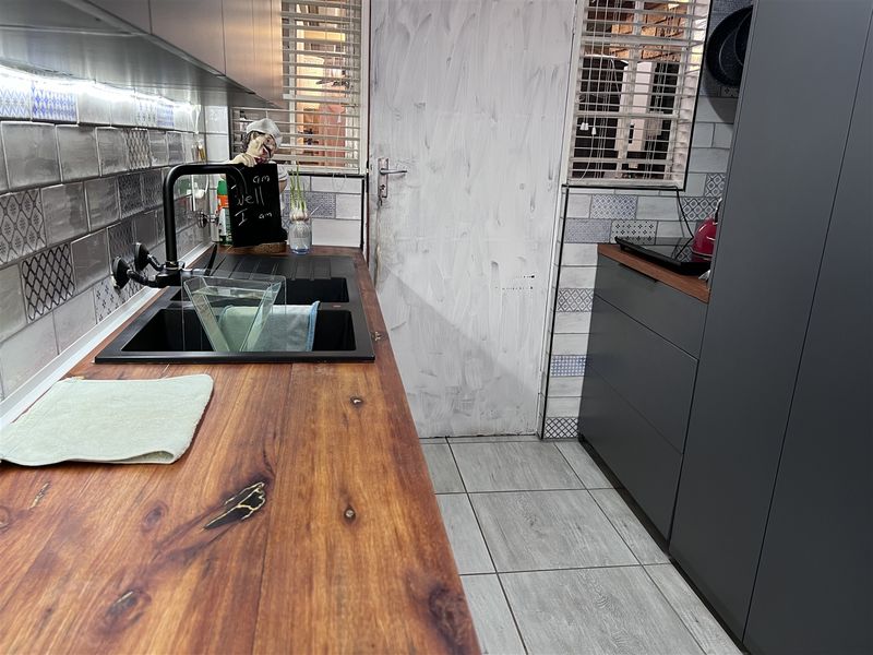 Perfect Simplex in Retirement Village ! - Photo 8