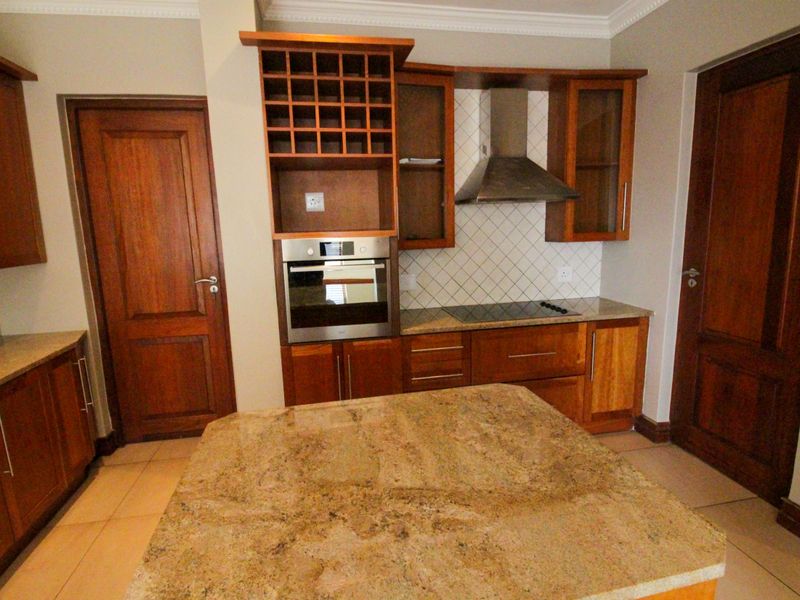 A home to please the Connoisseur and Embassies. - Photo 8