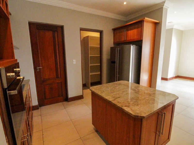 A home to please the Connoisseur and Embassies. - Photo 9