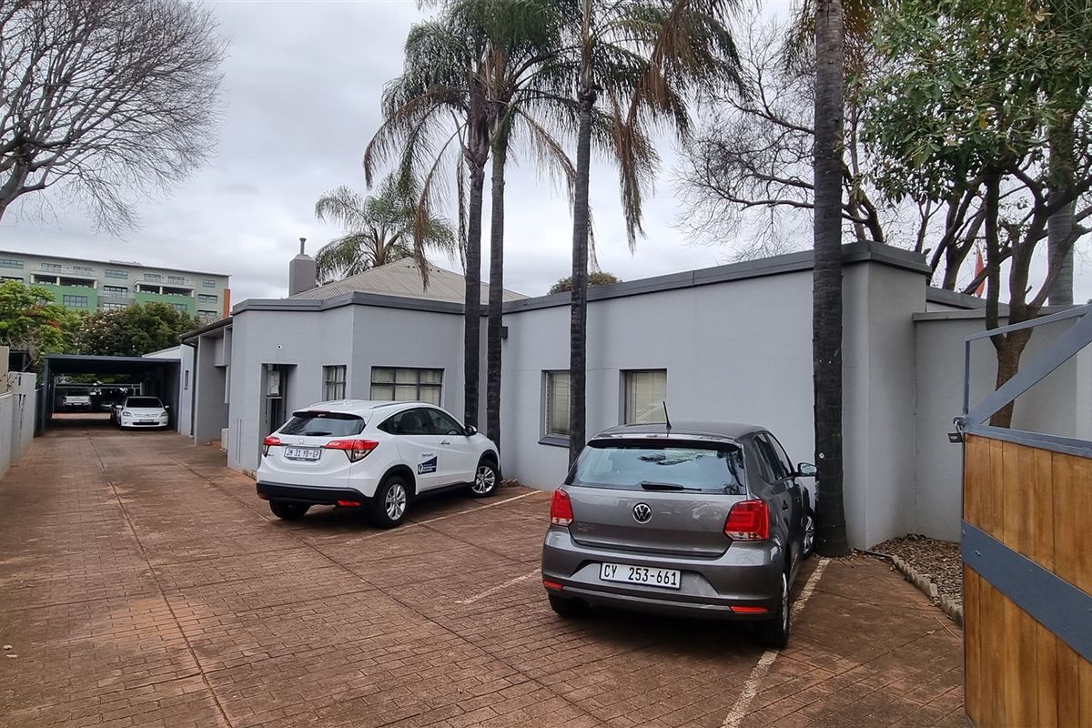 Well Established, Maintained, Spacious Offices - Hatfield - Photo 3