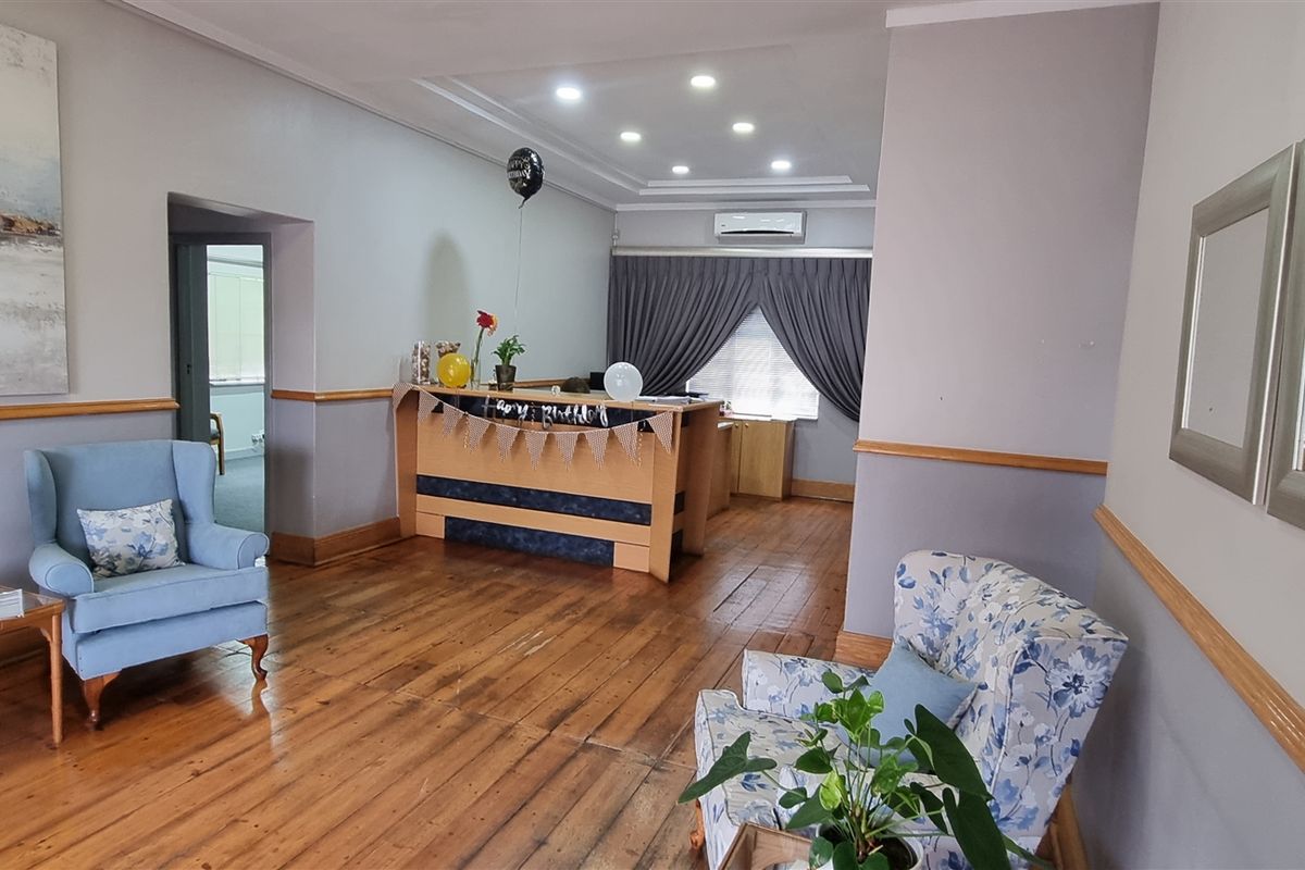 Well Established, Maintained, Spacious Offices - Hatfield - Photo 5