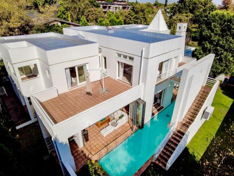 Ultra modern family home - Photo 1