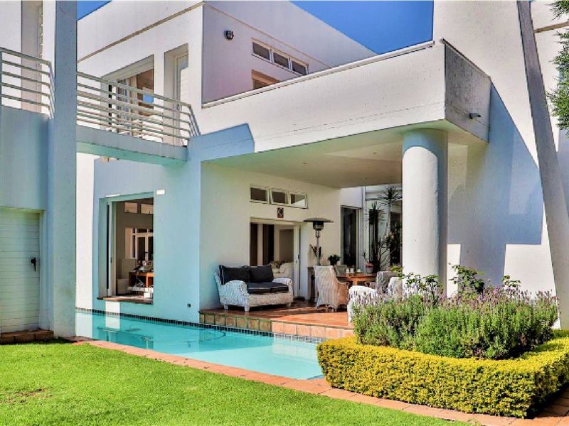 Ultra modern family home - Photo 3