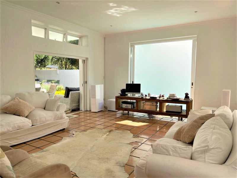 Ultra modern family home - Photo 9