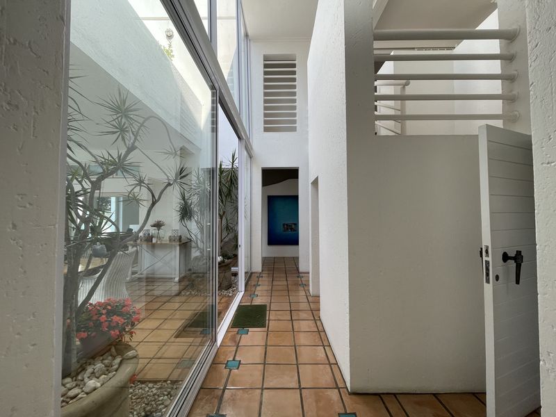 Ultra modern family home - Photo 7