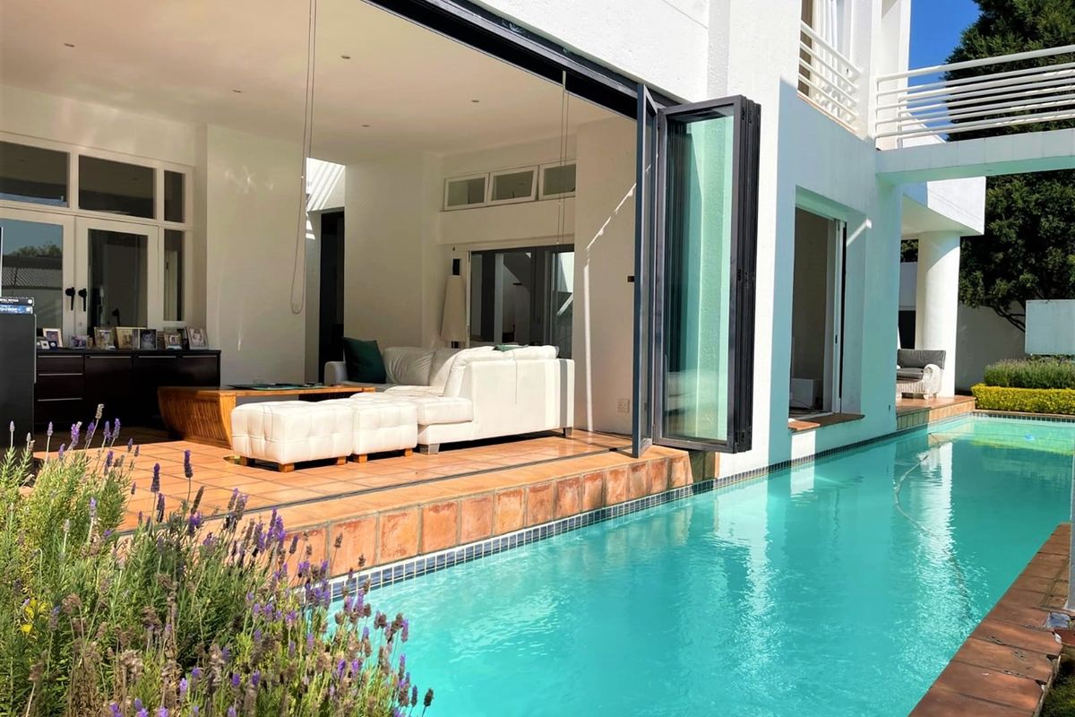 Ultra modern family home - Photo 4