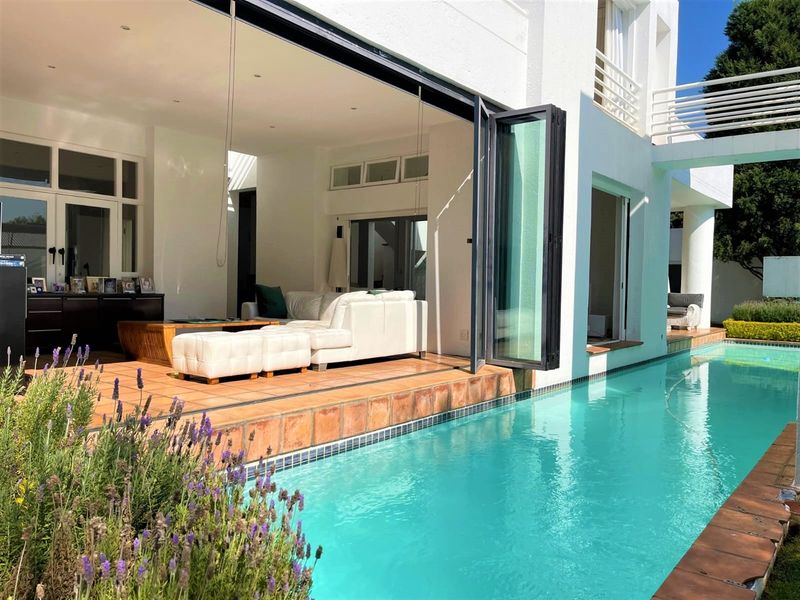 Ultra modern family home - Photo 4