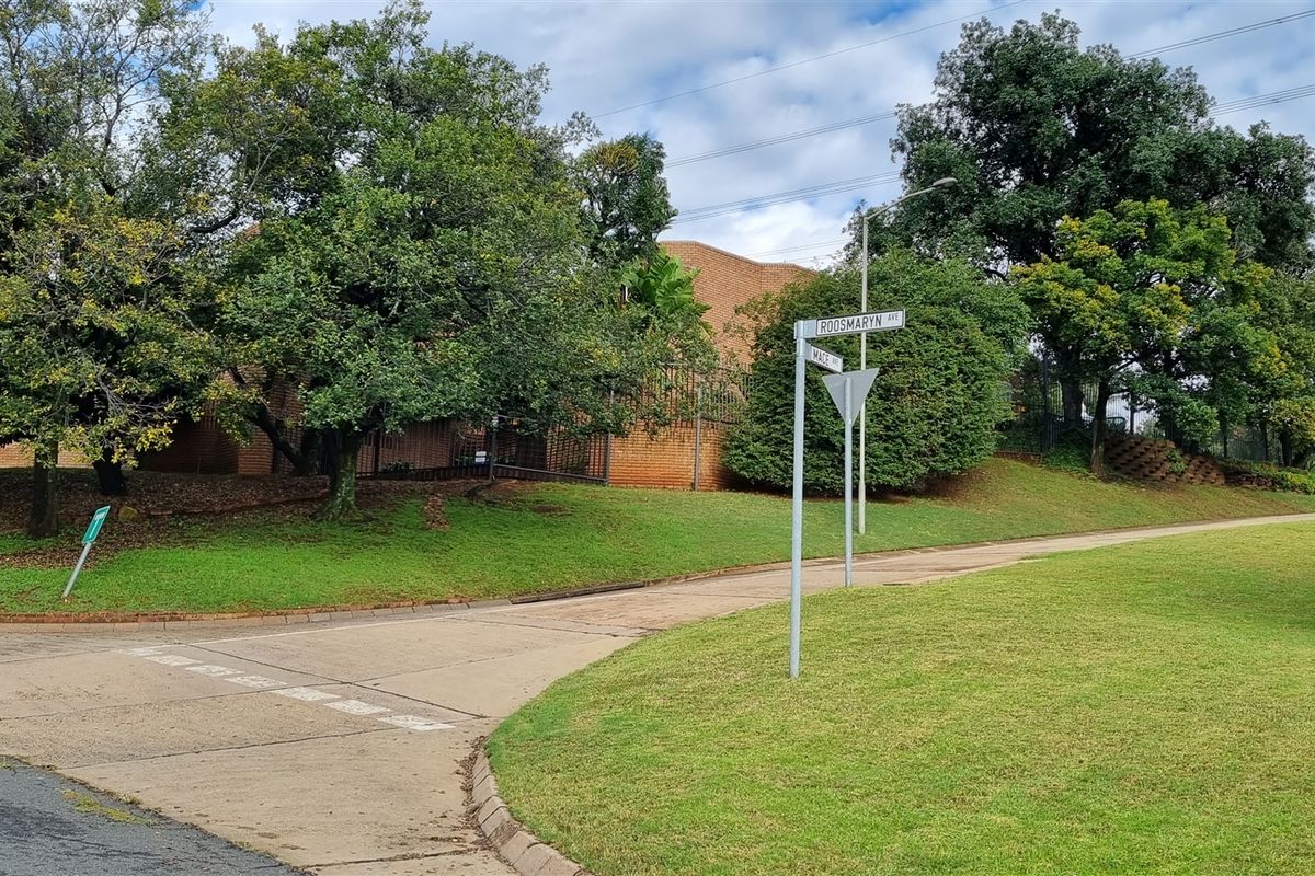 Your Blank Canvas in Prestigious Newlands Village - Photo 3