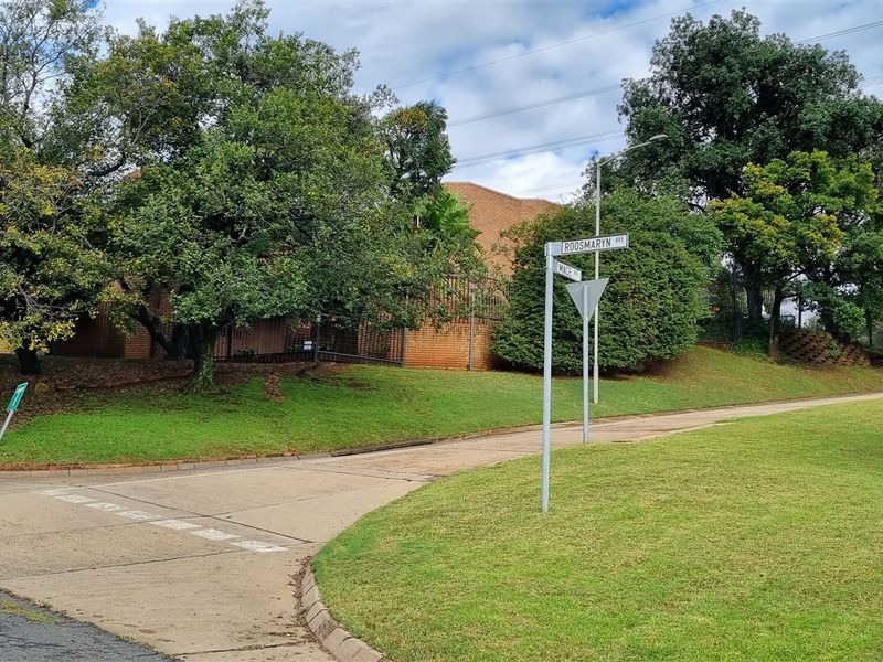 Your Blank Canvas in Prestigious Newlands Village - Photo 3