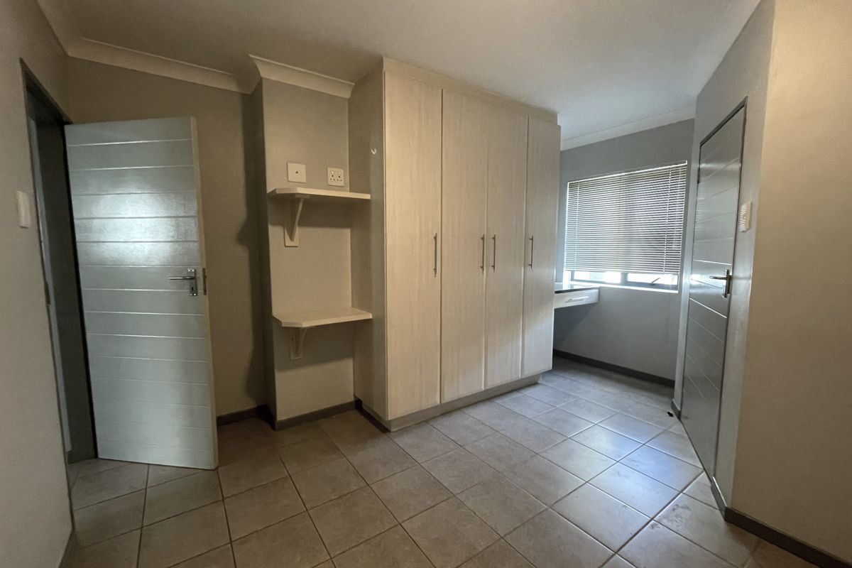 Menlo Park Convenience With Excellent Rental Appeal - Photo 5