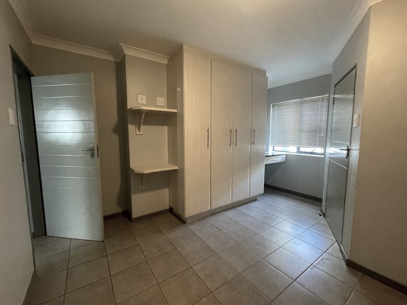 Menlo Park Convenience With Excellent Rental Appeal - Photo 5