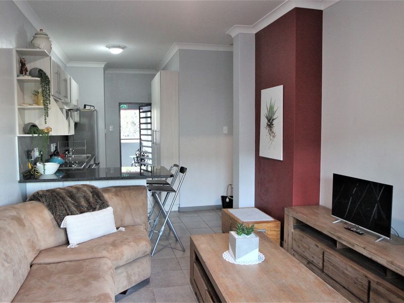 Menlo Park Convenience With Excellent Rental Appeal - Photo 3