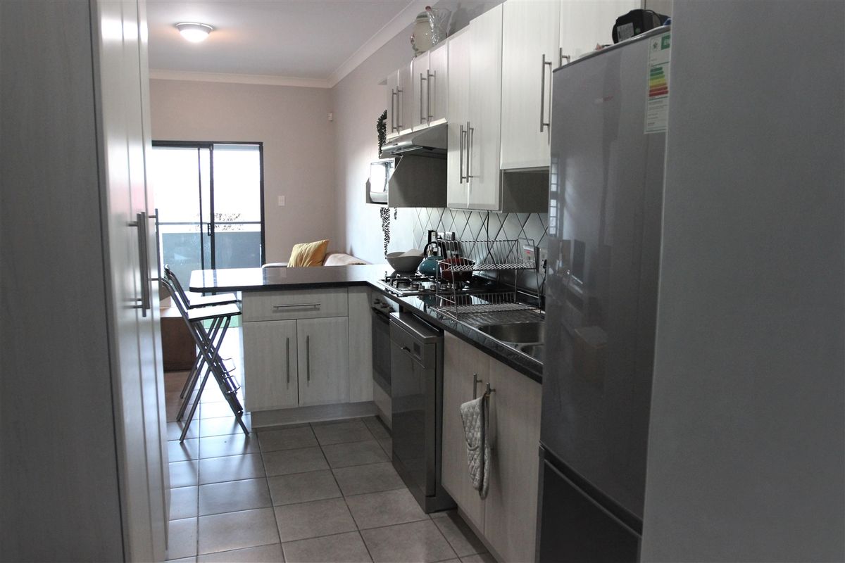 Menlo Park Convenience With Excellent Rental Appeal - Photo 4