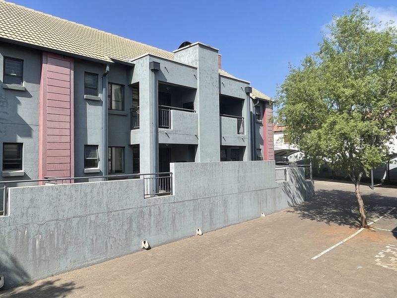 Menlo Park Convenience With Excellent Rental Appeal - Photo 10