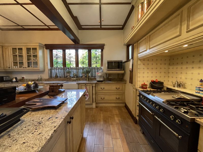 Classic homes truly shines when it’s filled with life. - Photo 9