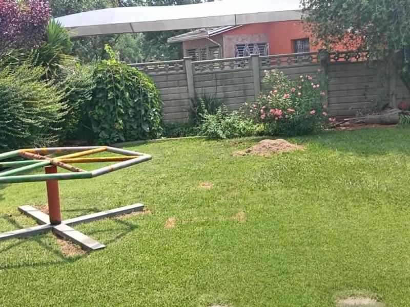 "Big Yard, Big Potential â Make This House Your Home!" - Photo 6
