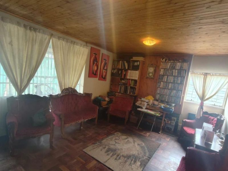 "Big Yard, Big Potential â Make This House Your Home!" - Photo 3