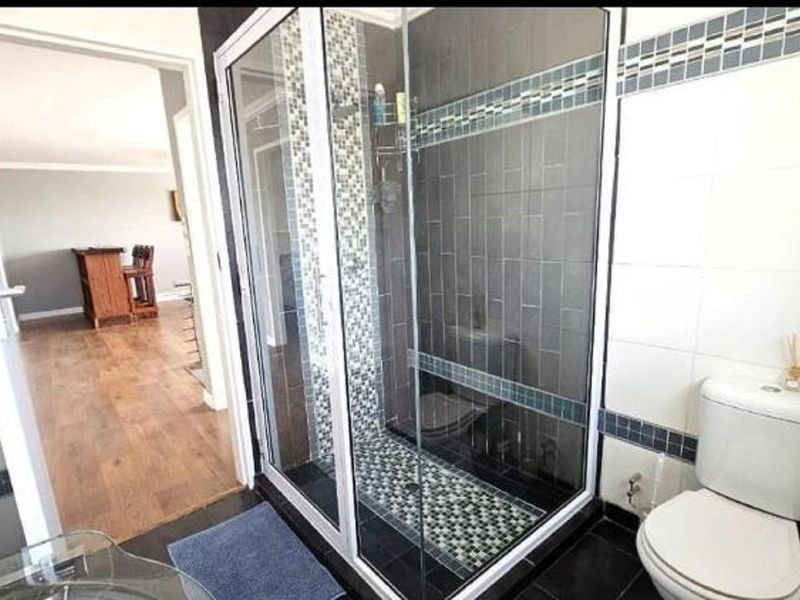 6 Bedroom home for sale in Vaal Marina. - Photo 4