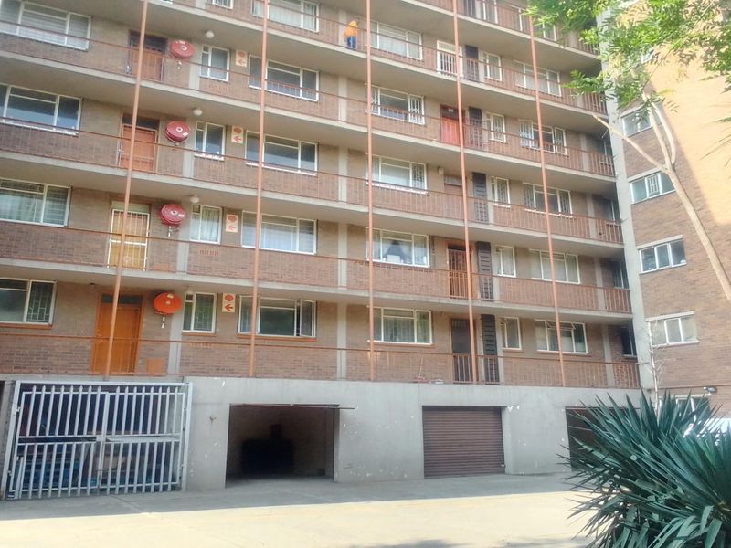 3 Bedroom Apartment in Sasolburg CBD - Photo 1