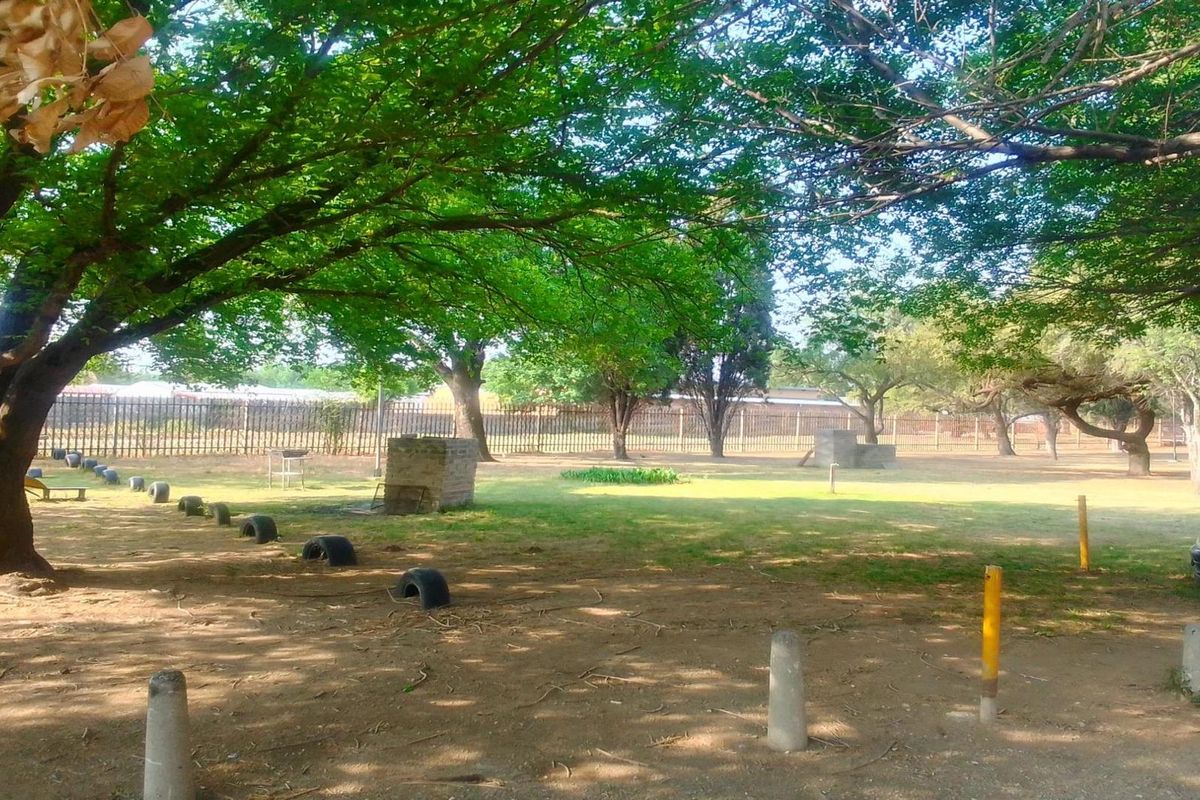 3 Bedroom Apartment in Sasolburg CBD - Photo 2