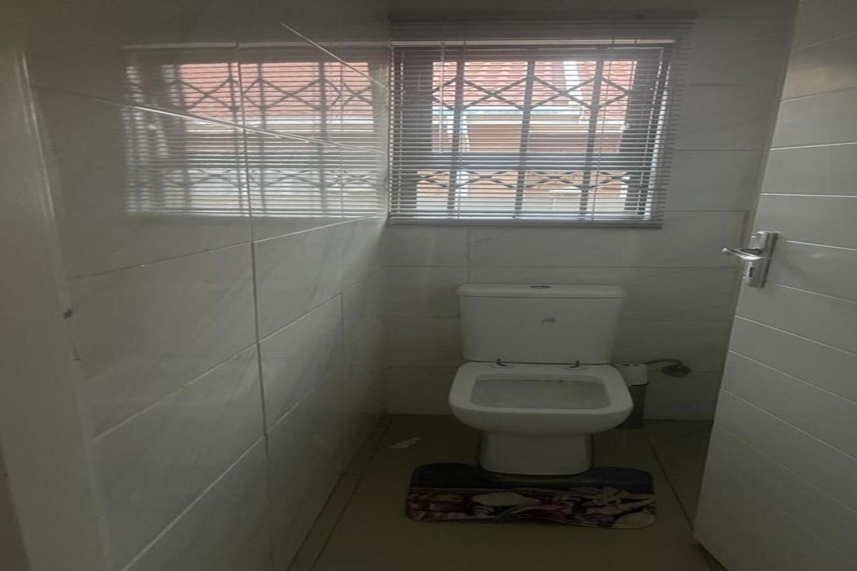 3 Bedroom house in Sebokeng Zone 14 - Photo 2