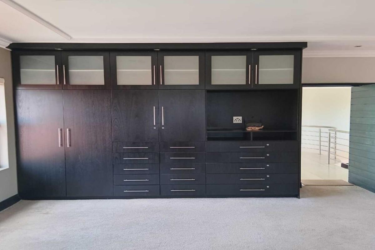 Modern family home in Blue Saddle Ranches, exquisite in every sense. - Photo 3
