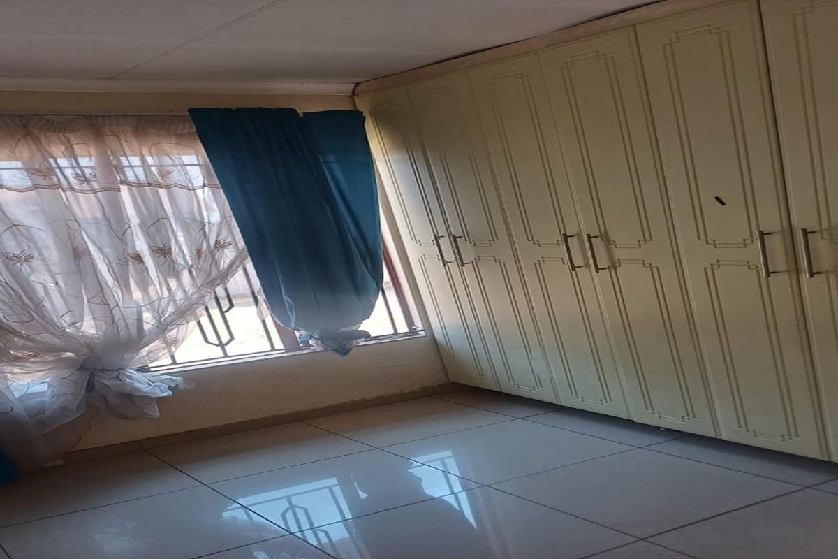 2 Bedroom for sale in Lakeside ,Evaton. - Photo 4