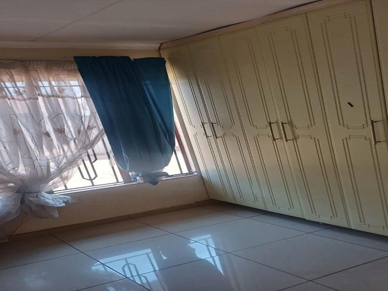2 Bedroom for sale in Lakeside ,Evaton. - Photo 4