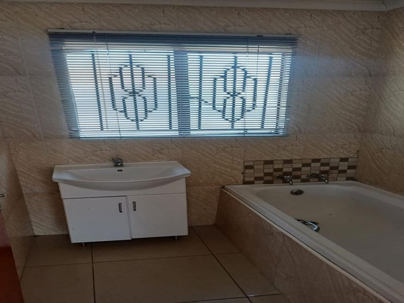 2 Bedroom for sale in Lakeside ,Evaton. - Photo 6