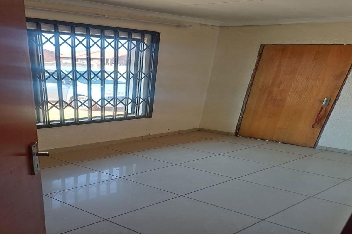 2 Bedroom for sale in Lakeside ,Evaton. - Photo 3