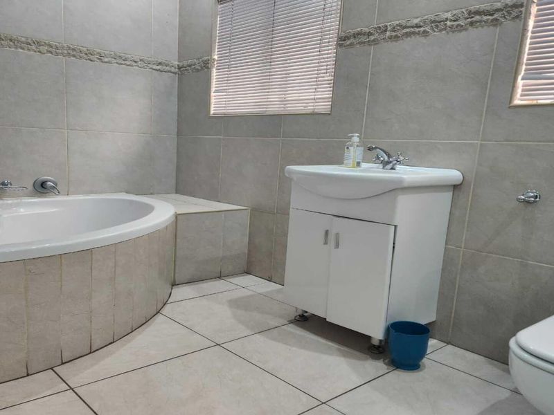 2 Bedroom house for sale in Arcon Park with a 1 bedroom flatlet - Photo 7